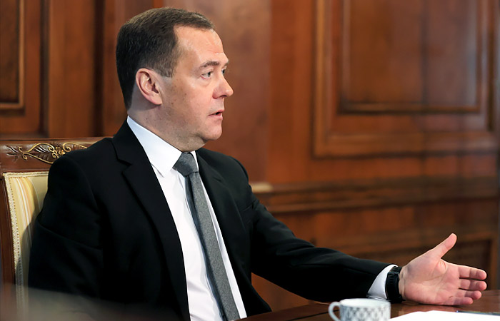 Дмитрий Медведев: считаю Навального политическим проходимцем, который стремится залезть во власть Дмитрий Медведев: считаю Навального политическим проходимцем, который стремится залезть во власть