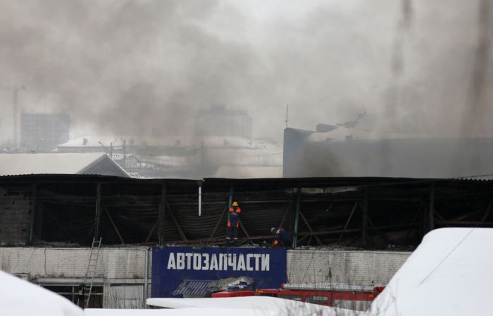 На сгоревшем складе в Красноярске найдены тела троих пожарных На сгоревшем складе в Красноярске найдены тела троих пожарных