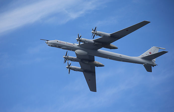 Военный Ту-142 сел под Вологдой с отказавшим двигателем Военный Ту-142 сел под Вологдой с отказавшим двигателем