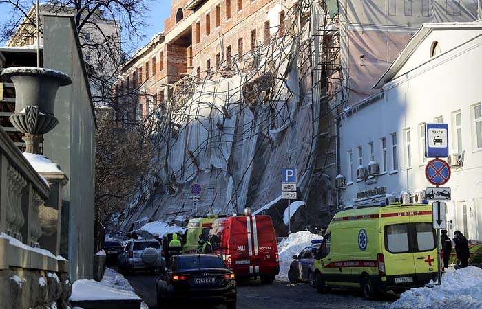 При обрушении лесов на Лубянке пострадала пожилая женщина При обрушении лесов на Лубянке пострадала пожилая женщина