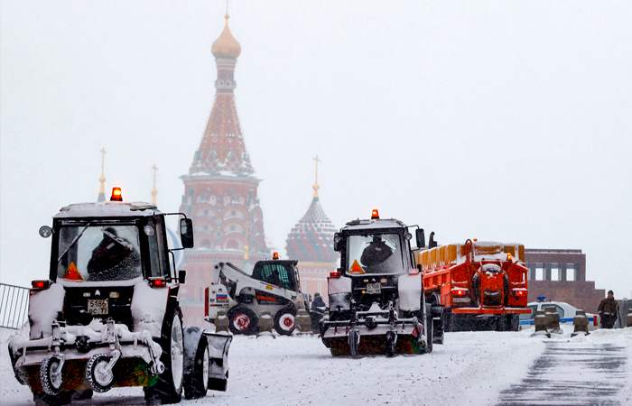 В Москве на уборку снега направлено уже 80 тысяч человек В Москве на уборку снега направлено уже 80 тысяч человек