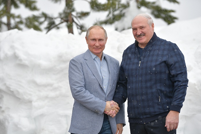 Путин встретился с Лукашенко в Сочи и пригласил покататься на лыжах Путин встретился с Лукашенко в Сочи и пригласил покататься на лыжах