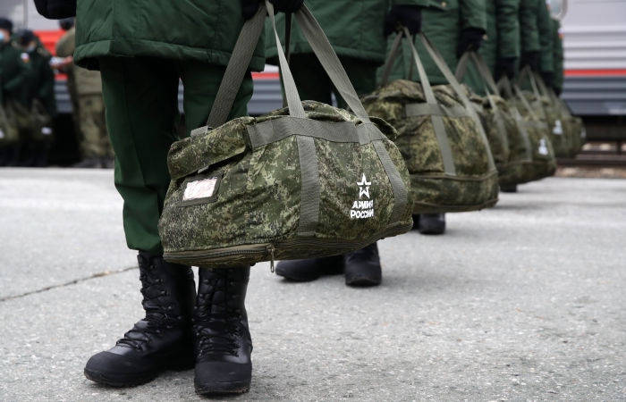 За службу в армии по контракту высказалась почти половина россиян За службу в армии по контракту высказалась почти половина россиян