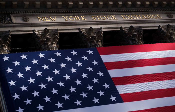 Индекс Dow Jones впервые завершил торги выше 33000 пунктов Индекс Dow Jones впервые завершил торги выше 33000 пунктов