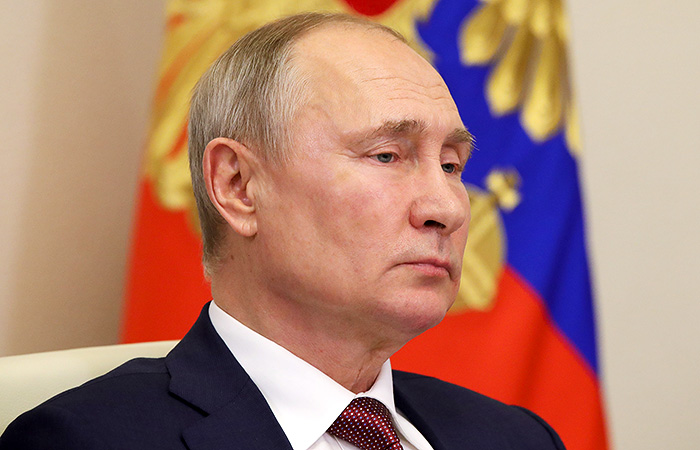 Владимир Путин во вторник сделает прививку от коронавируса Владимир Путин во вторник сделает прививку от коронавируса