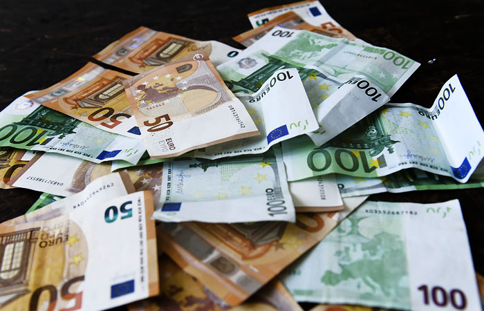 Евро поднялся выше 89 рублей впервые с 5 марта Евро поднялся выше 89 рублей впервые с 5 марта