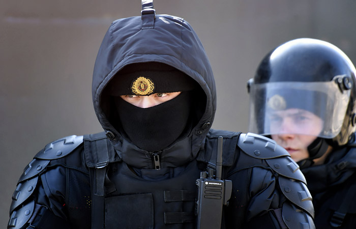 Россиянин получил 18 лет колонии за попытку убить двух белорусских милиционеров Россиянин получил 18 лет колонии за попытку убить двух белорусских милиционеров