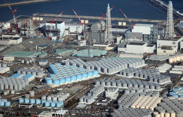 Правительство Японии разрешило сбросить воду с АЭС "Фукусима-1" в океан Правительство Японии разрешило сбросить воду с АЭС "Фукусима-1" в океан