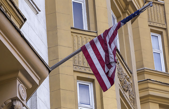 Посольство США в Москве сократит до минимума оказание консульских услуг Посольство США в Москве сократит до минимума оказание консульских услуг