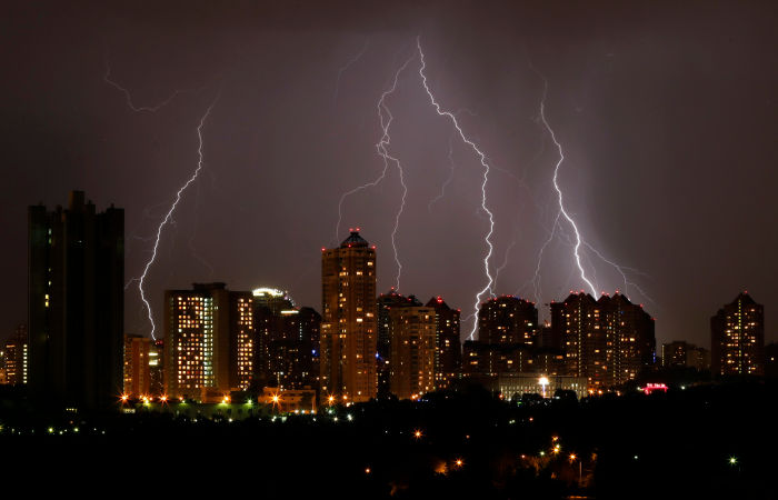 На Москву надвигается гроза На Москву надвигается гроза