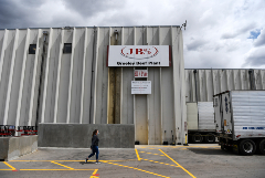 Большинство заводов JBS возобновят работу 2 июня после кибератаки Большинство заводов JBS возобновят работу 2 июня после кибератаки