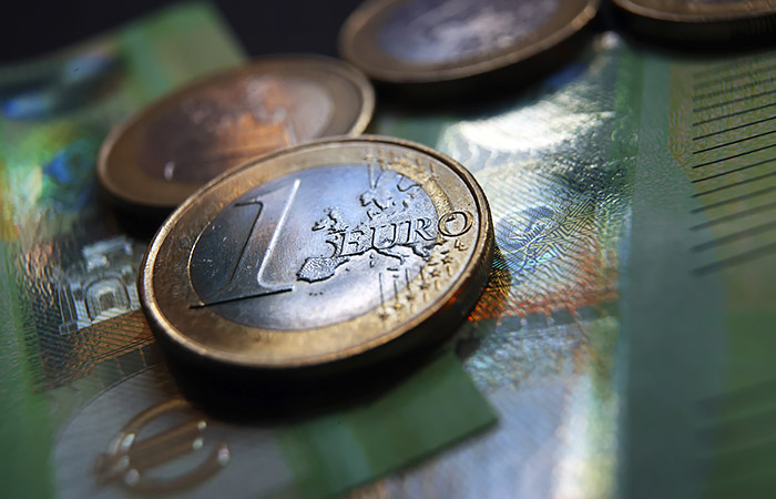 Евро опустился ниже 89 руб. впервые с 1 апреля Евро опустился ниже 89 руб. впервые с 1 апреля