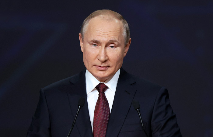 Путин объявил о завершении укладки труб по первой нитке "Северного потока 2" Путин объявил о завершении укладки труб по первой нитке "Северного потока 2"
