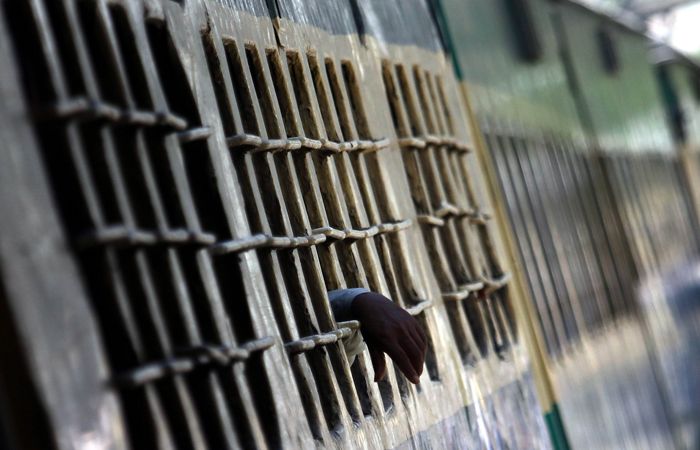 Более 30 человек погибли при столкновении поездов в Пакистане Более 30 человек погибли при столкновении поездов в Пакистане