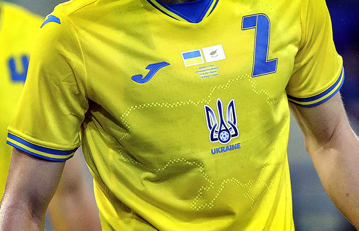 УЕФА обязал сборную Украины убрать политический лозунг с формы