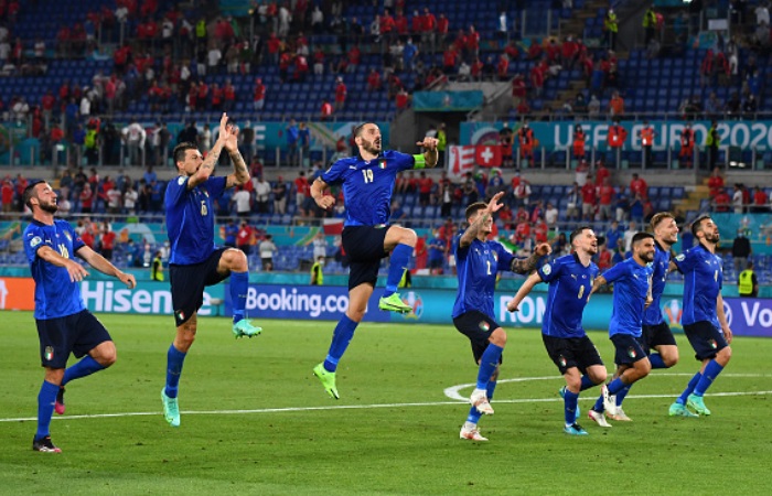 Италия досрочно вышла в плей-офф, обыграв Швейцарию