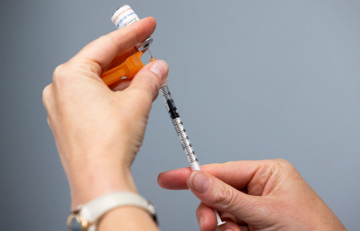 Мужчина умер на Украине после вакцинации Pfizer Мужчина умер на Украине после вакцинации Pfizer