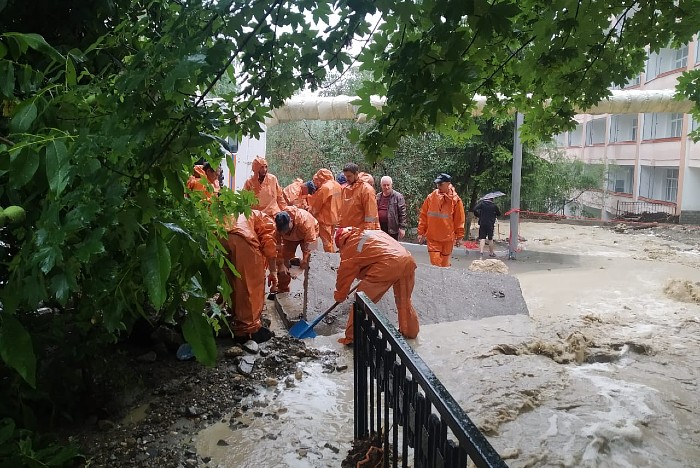 Один человек погиб в подтопленном поселке Крыма Один человек погиб в подтопленном поселке Крыма