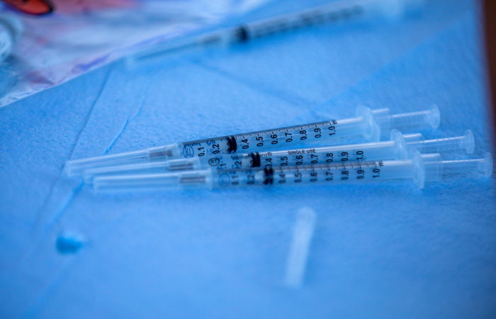 Pfizer и BioNTech запросят разрешение у регуляторов о бустере для вакцины от COVID-19 Pfizer и BioNTech запросят разрешение у регуляторов о бустере для вакцины от COVID-19