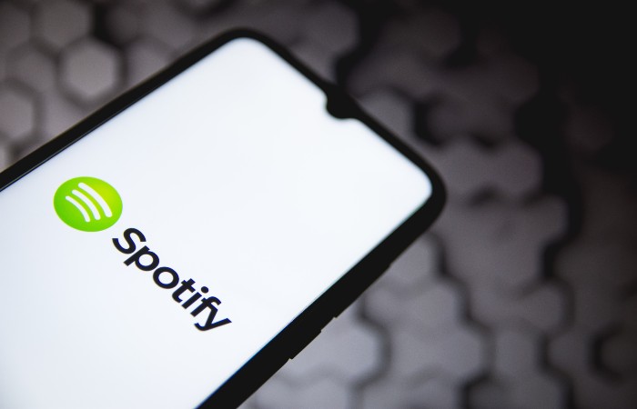 Spotify назвал самых популярных исполнителей по итогам года работы в РФ Spotify назвал самых популярных исполнителей по итогам года работы в РФ