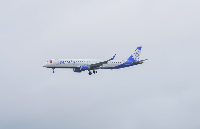 Самолет Belavia, подавший сигнал бедствия, направился в Москву Самолет Belavia, подавший сигнал бедствия, направился в Москву