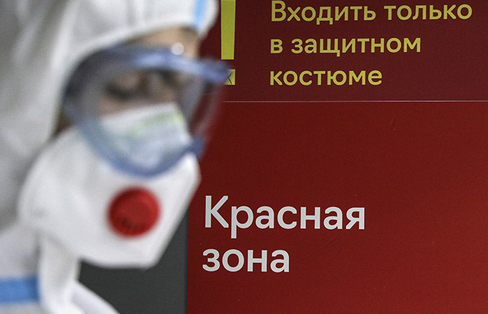 Ношение противочумных костюмов в "красной зоне" перестанет быть обязательным Ношение противочумных костюмов в "красной зоне" перестанет быть обязательным