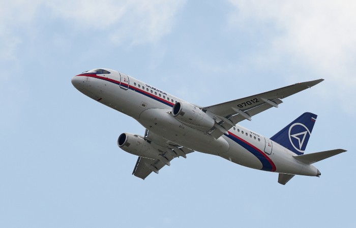 Летящий в Москву Superjet резко снизился из-за возможной разгерметизации Летящий в Москву Superjet резко снизился из-за возможной разгерметизации