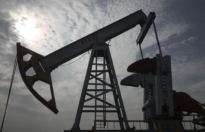 Цены на нефть растут на данных о запасах в США Цены на нефть растут на данных о запасах в США
