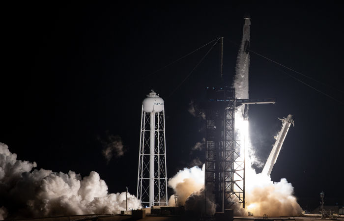 SpaceX запустила на орбиту корабль с коммерческим экипажем SpaceX запустила на орбиту корабль с коммерческим экипажем