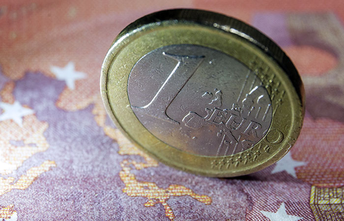Курс евро опустился ниже 85 рублей впервые с 29 июля 2020 года Курс евро опустился ниже 85 рублей впервые с 29 июля 2020 года