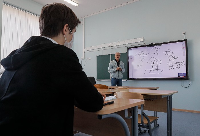 Министр Кравцов пообещал исключить из закона понятие образовательных услуг Министр Кравцов пообещал исключить из закона понятие образовательных услуг