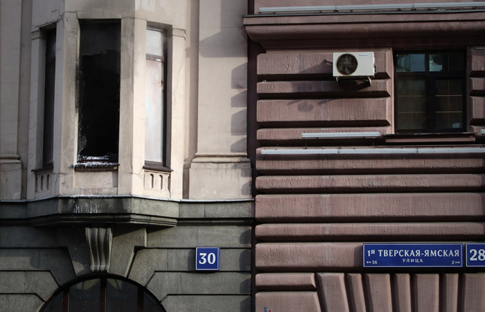 Из-за пожара ограничили движение по 1-й Тверской-Ямской в Москве Из-за пожара ограничили движение по 1-й Тверской-Ямской в Москве
