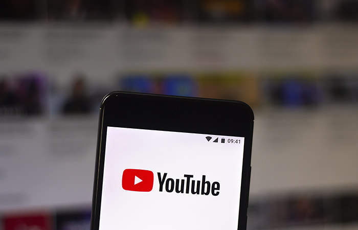 РКН нашел более 2,4 тыс. запрещенных в РФ материалов, которые не удалил YouTube РКН нашел более 2,4 тыс. запрещенных в РФ материалов, которые не удалил YouTube