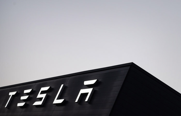 Маск продал новую порцию акций Tesla на $687 млн Маск продал новую порцию акций Tesla на $687 млн