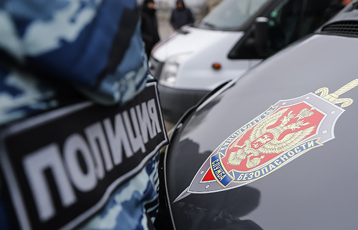 ФСБ задержала более 20 человек, занимавшихся легализацией незаконных мигрантов ФСБ задержала более 20 человек, занимавшихся легализацией незаконных мигрантов