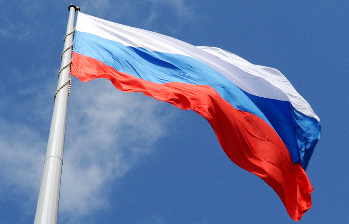Кабмин РФ предложил потратить до 1 млрд руб. на установку флагов РФ у школ Кабмин РФ предложил потратить до 1 млрд руб. на установку флагов РФ у школ