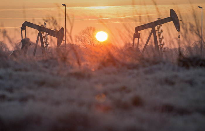 Цены на нефть перешли к слабому росту после скачка накануне Цены на нефть перешли к слабому росту после скачка накануне