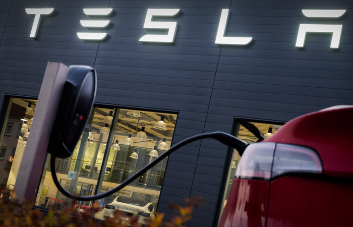 Илон Маск во вторник продал акции Tesla еще на $1,05 млрд Илон Маск во вторник продал акции Tesla еще на $1,05 млрд