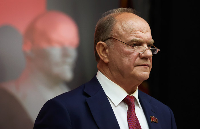 Зюганов ответил медикам, что не против вакцинации, но не согласен с принуждением Зюганов ответил медикам, что не против вакцинации, но не согласен с принуждением