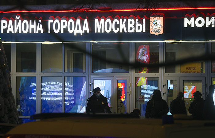 СК попросил арестовать мужчину, устроившего стрельбу с жертвами в МФЦ Москвы СК попросил арестовать мужчину, устроившего стрельбу с жертвами в МФЦ Москвы