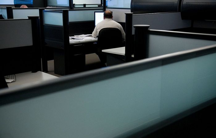 Опрос показал, что большинство работающих россиян трудятся не по специальности Опрос показал, что большинство работающих россиян трудятся не по специальности