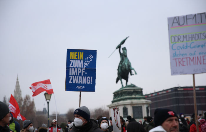 Около 44 тыс. человек вышли на протесты против вакцинации от COVID в Вене Около 44 тыс. человек вышли на протесты против вакцинации от COVID в Вене
