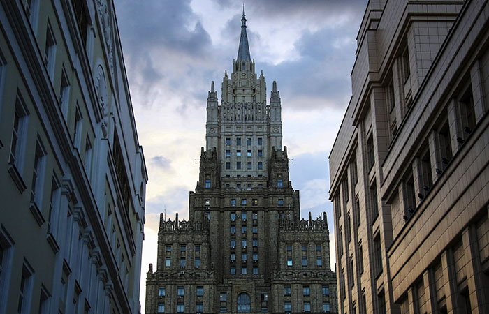 В МИД РФ заявили о штатной работе посольства в Киеве на фоне сообщения NYT В МИД РФ заявили о штатной работе посольства в Киеве на фоне сообщения NYT