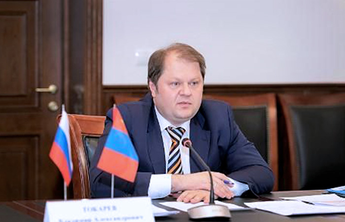 Замглавы Минтранса Токарев задержан по подозрению в мошенничестве Замглавы Минтранса Токарев задержан по подозрению в мошенничестве