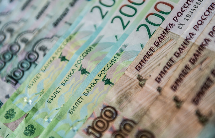 Рубль умеренно снижается к доллару и евро на старте торгов Рубль умеренно снижается к доллару и евро на старте торгов