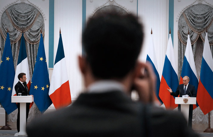 В Кремле опровергли информацию FT о сделке Путина и Макрона по Украине В Кремле опровергли информацию FT о сделке Путина и Макрона по Украине