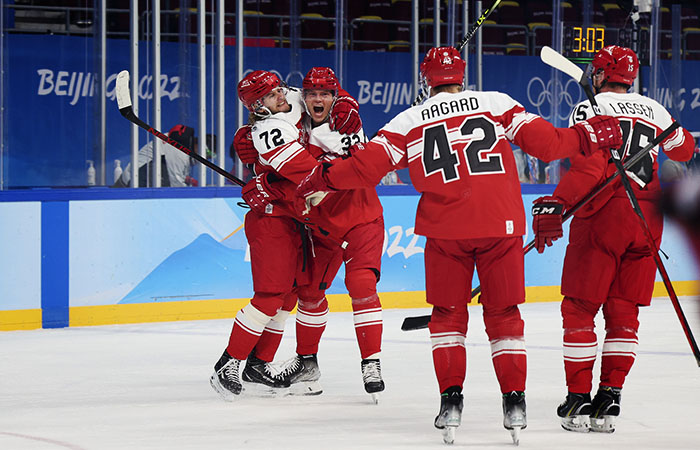 Российские хоккеисты сыграют с Данией в четвертьфинале ОИ