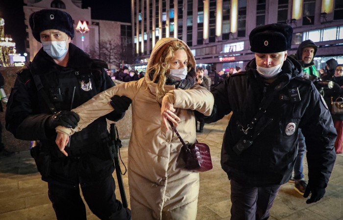 Полиция задержала 600 участников несанкционированной акции в Москве Полиция задержала 600 участников несанкционированной акции в Москве