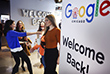 7 апреля. Сотрудники Google начали возвращаться к работе в офисе на три дня в неделю после двухлетнего перерыва, вызванного пандемией COVID-19. На фото: офис компании в Чикаго.