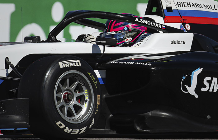 Россиянин пропустит этап "Формулы-3" из-за проблем с британской визой